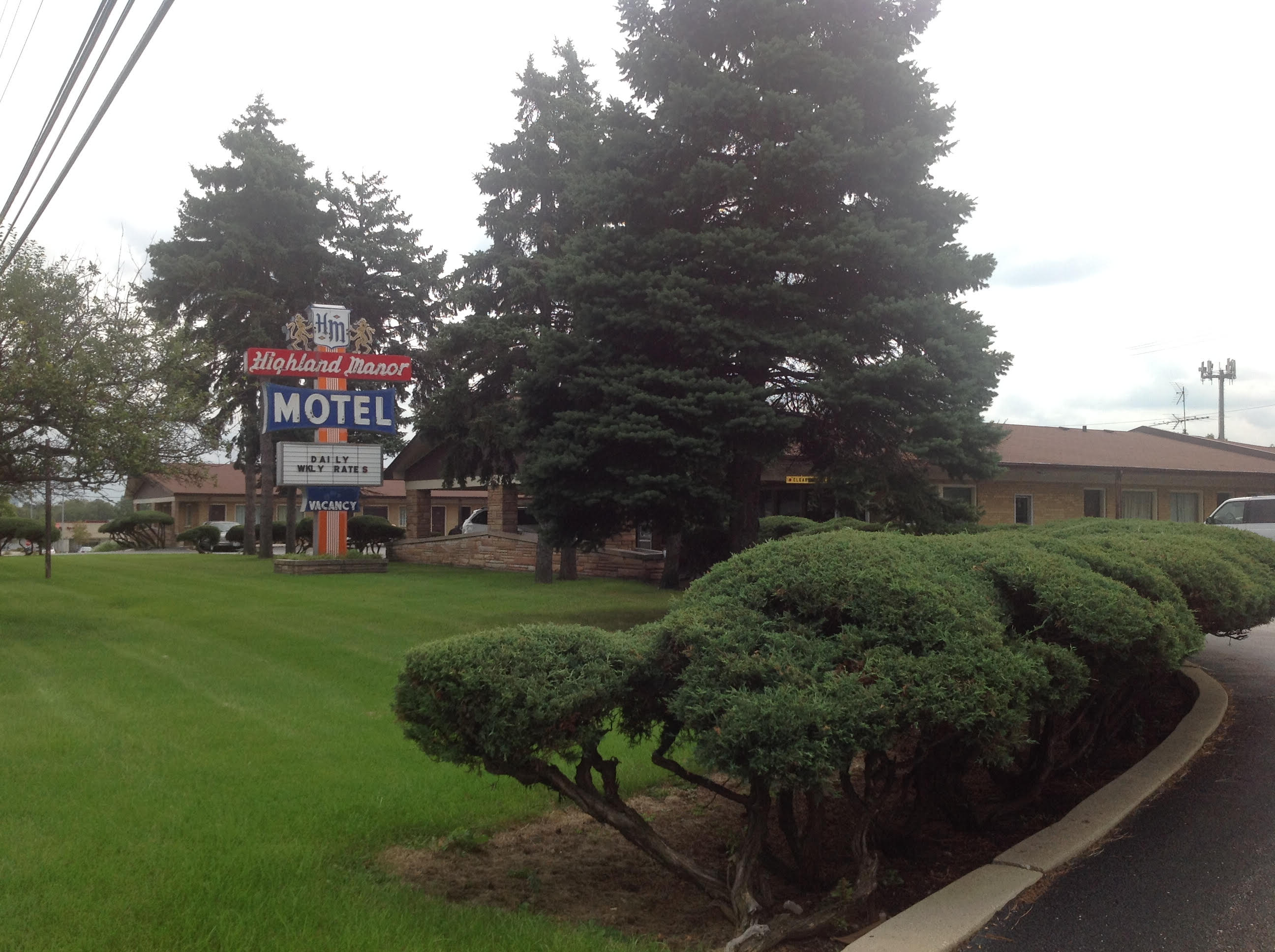 Highland Manor Motel Logo