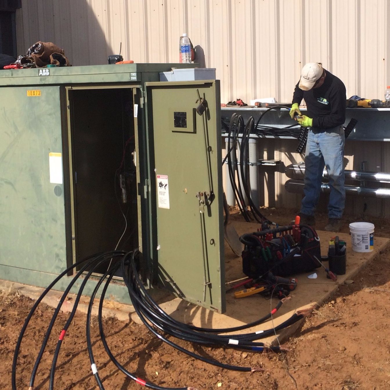 TK Electric LLC Logo