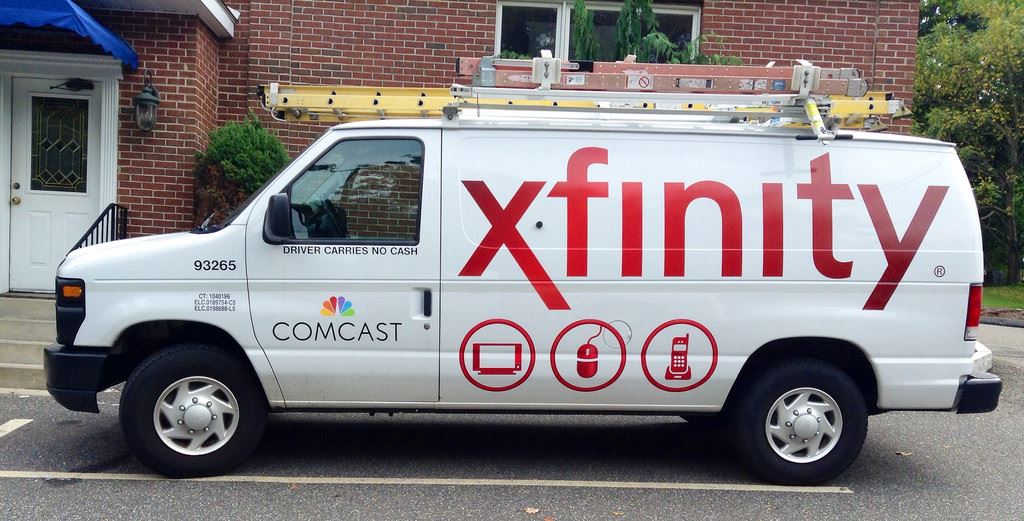 XFINITY Store by Comcast Logo