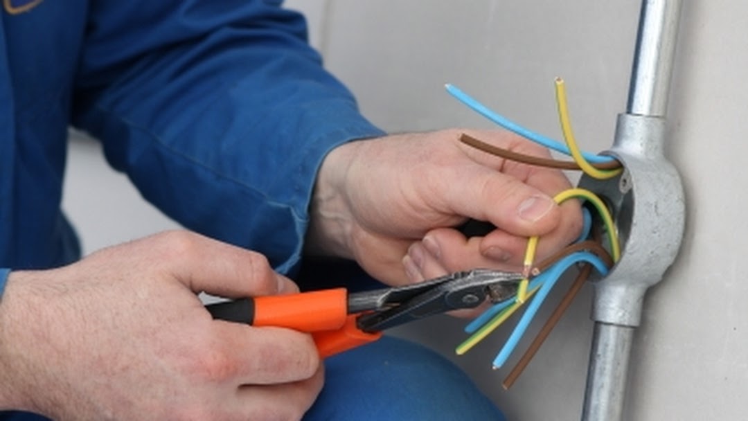 YOUR-Local Electrician LA Logo
