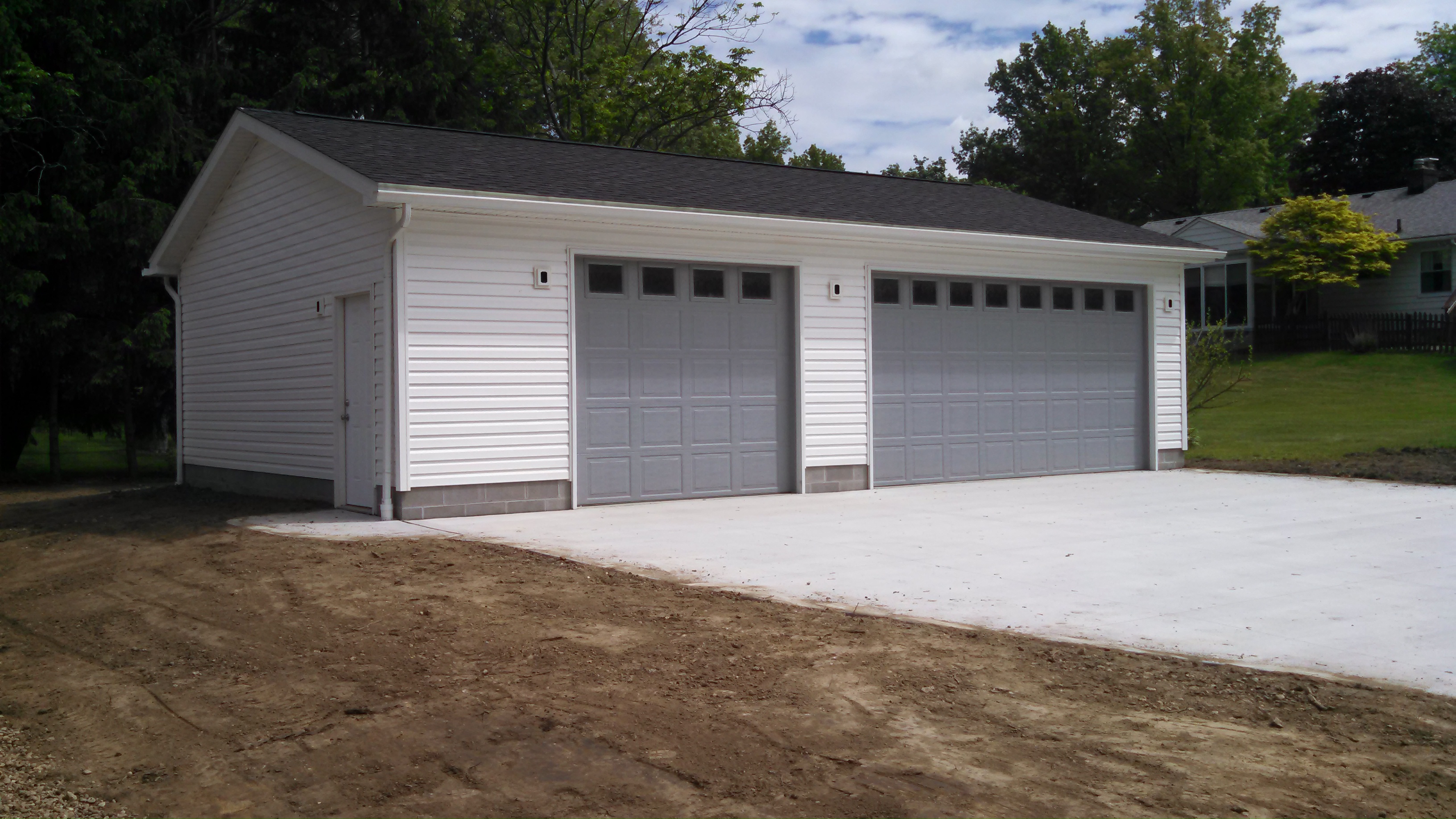 Garage & concrete driveway built by Buckstone Builders in Akron, Summit County, Northeast Ohio