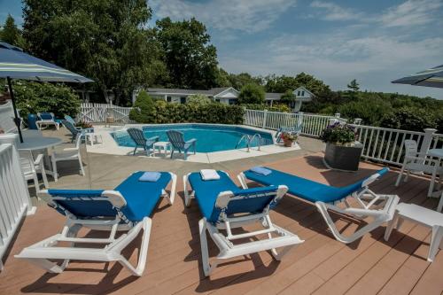 Glen Cove Inn and Suites Image