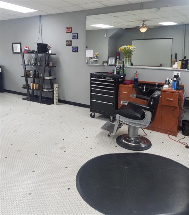 Knoxville Barber Shop Image