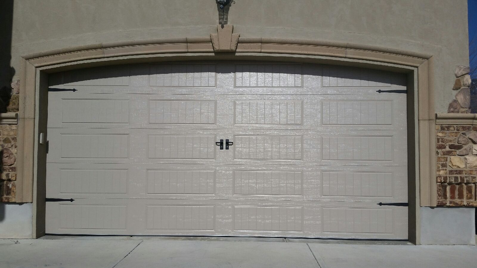 Universal Garage Door Repair Image