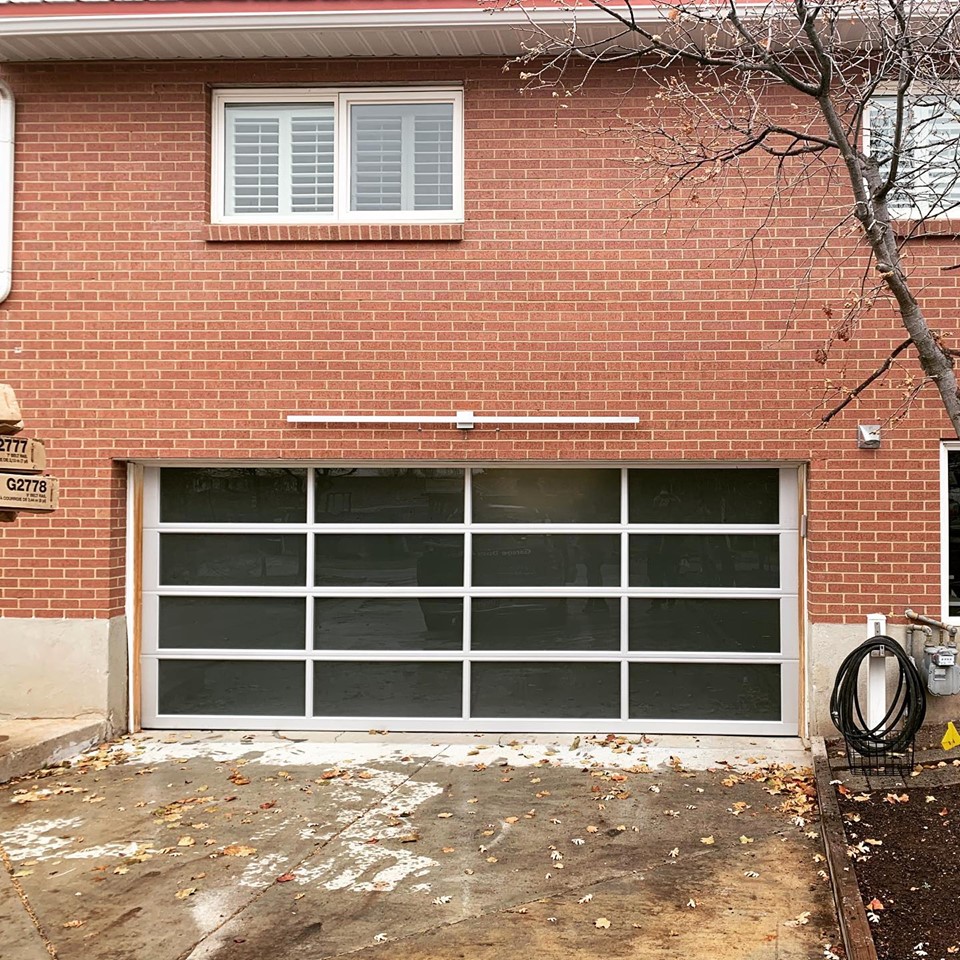 Universal Garage Door Services Image