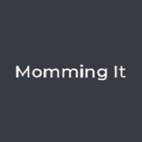 Momming It Logo