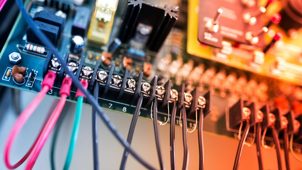 Licensed Electrician in Spanaway, WA Image