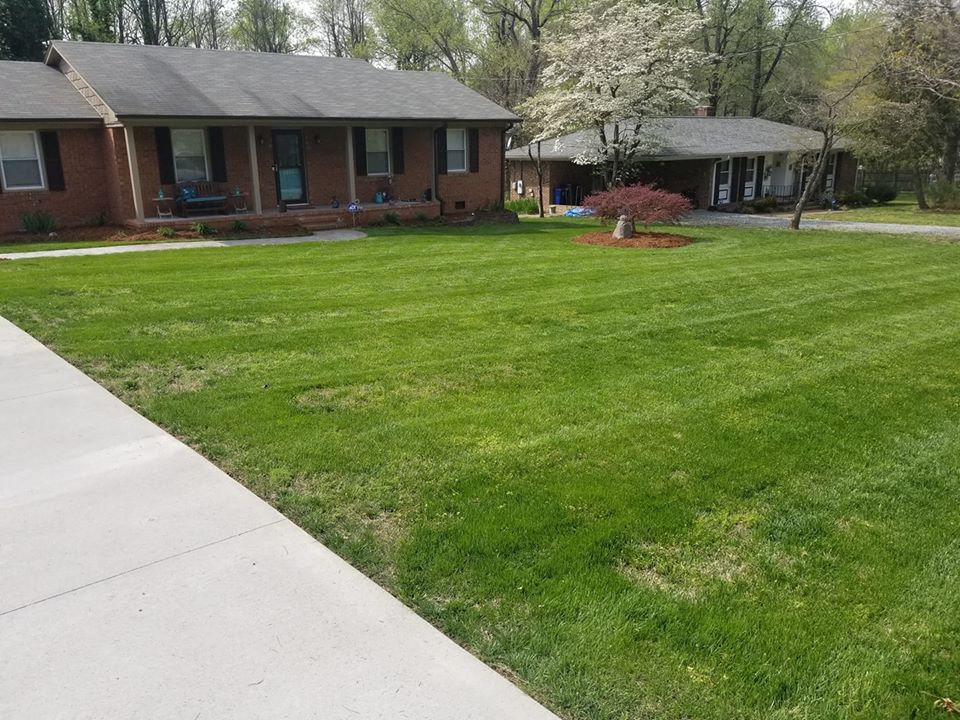 Jackson's Lawncare & Design Image