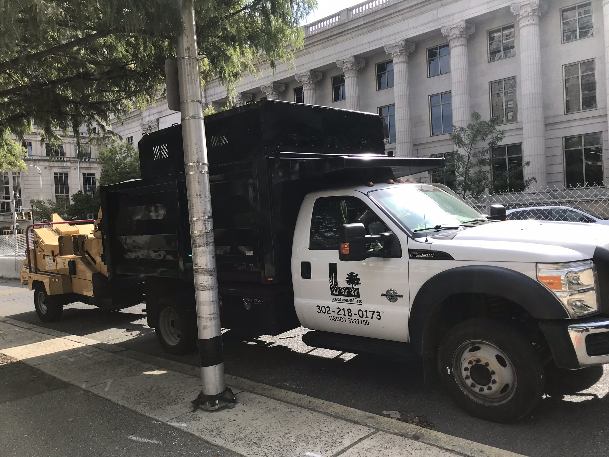 Daniel's Lawn and Tree LLC Image