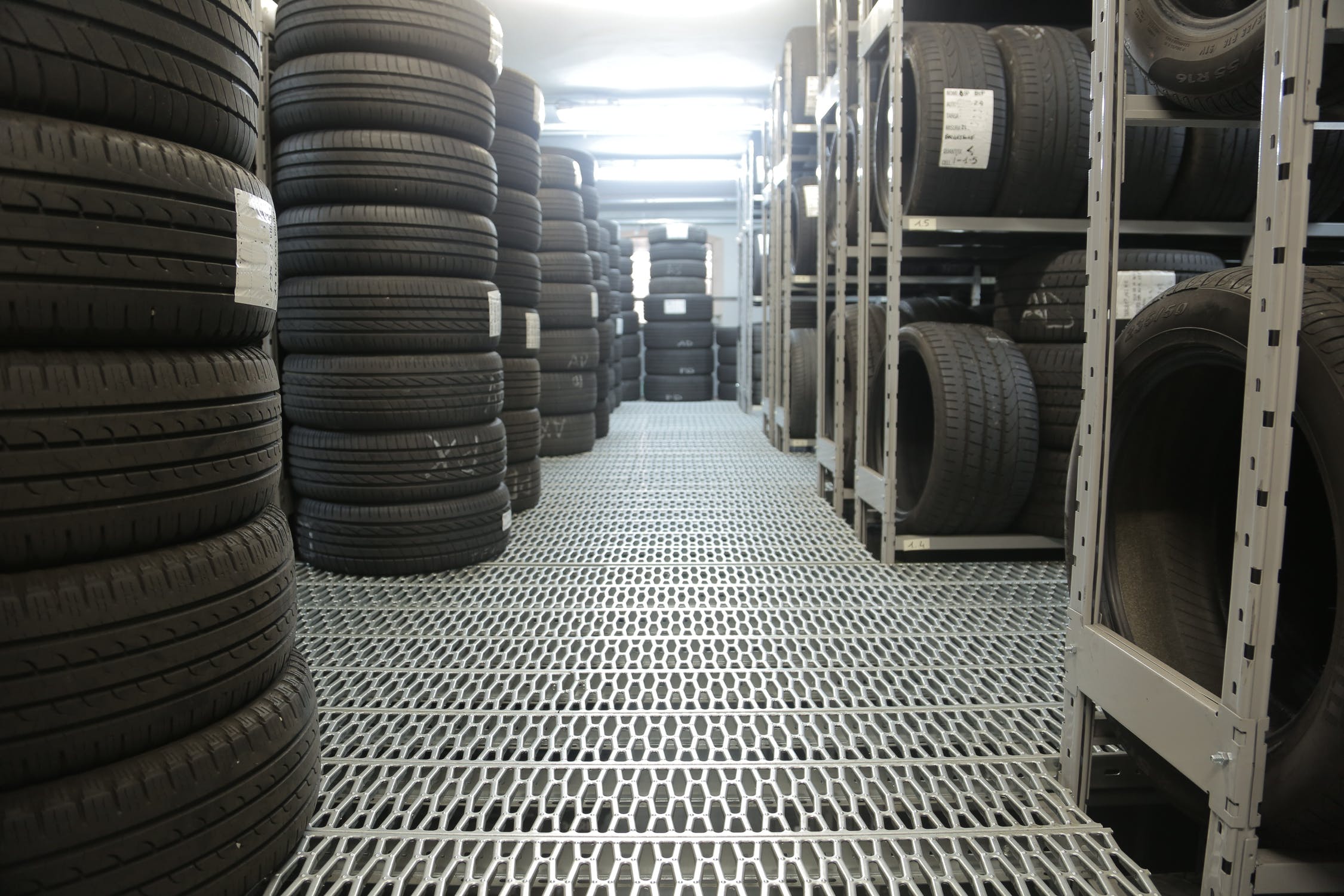 Discounted Tires Shop Image