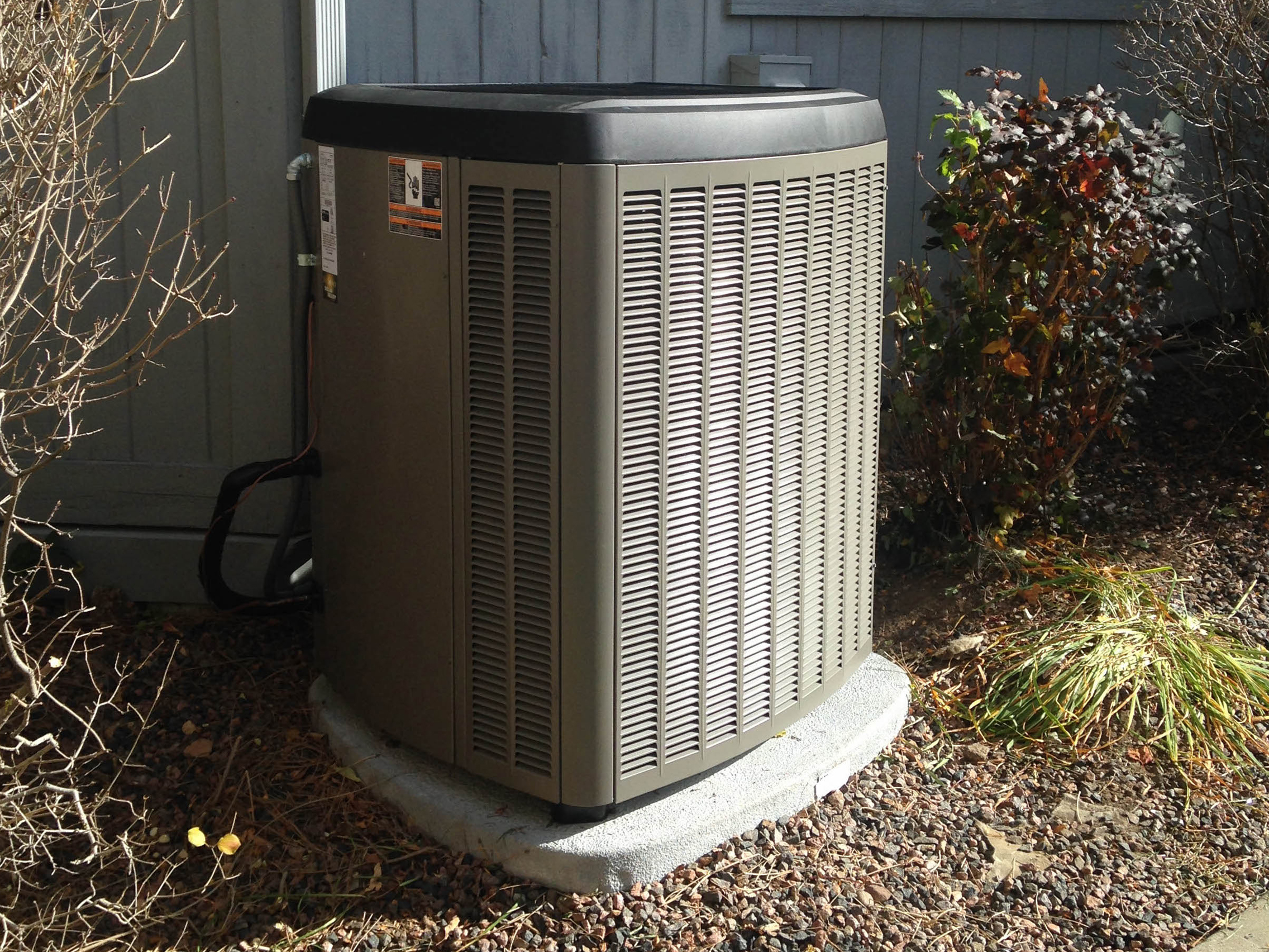 Delux Heating &amp; Cooling Bermuda Dunes Logo