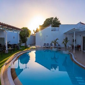 Golden Pool Cleaning Service Orlando Image