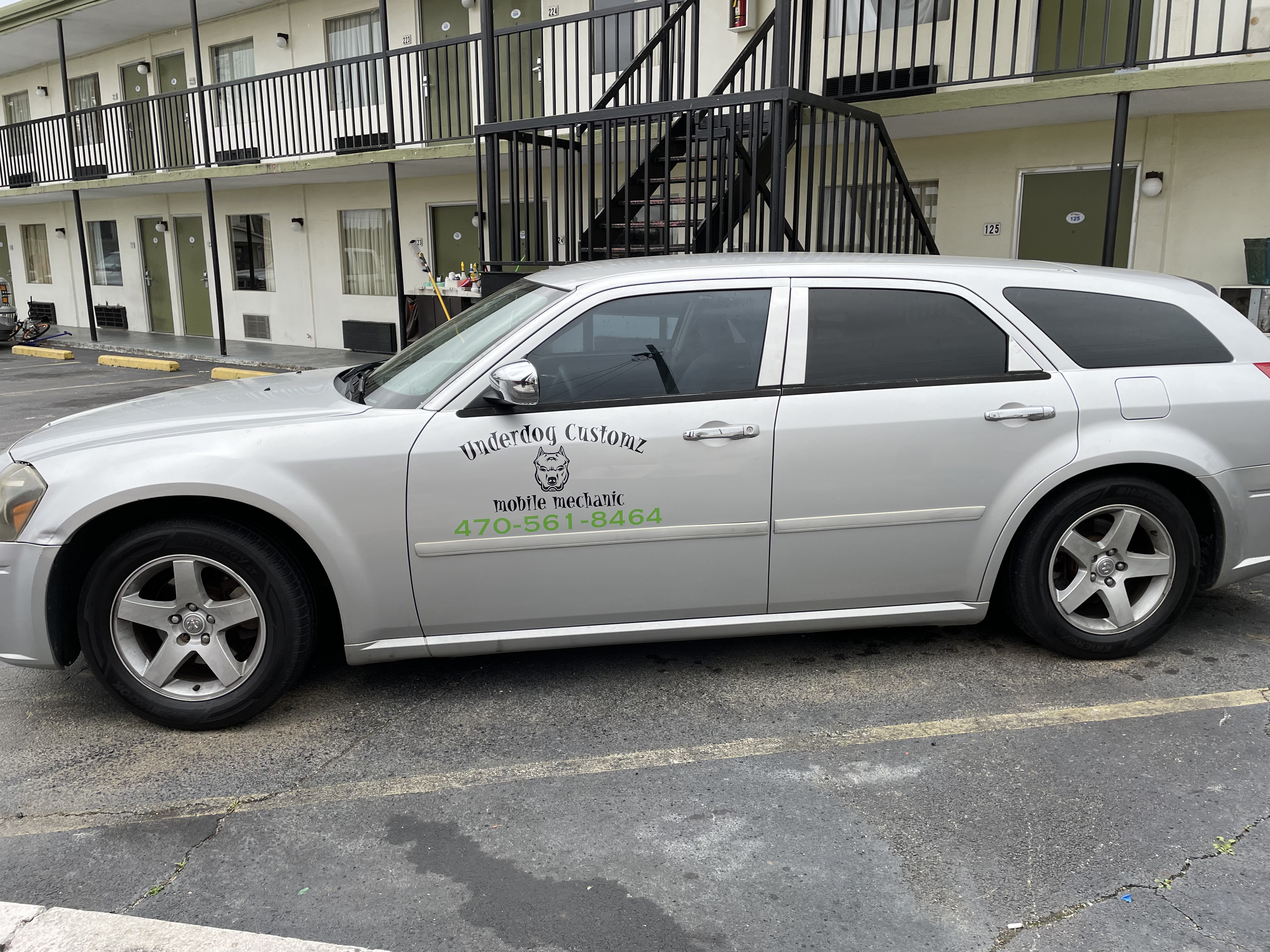 Underdog Customz mobile mechanic Logo