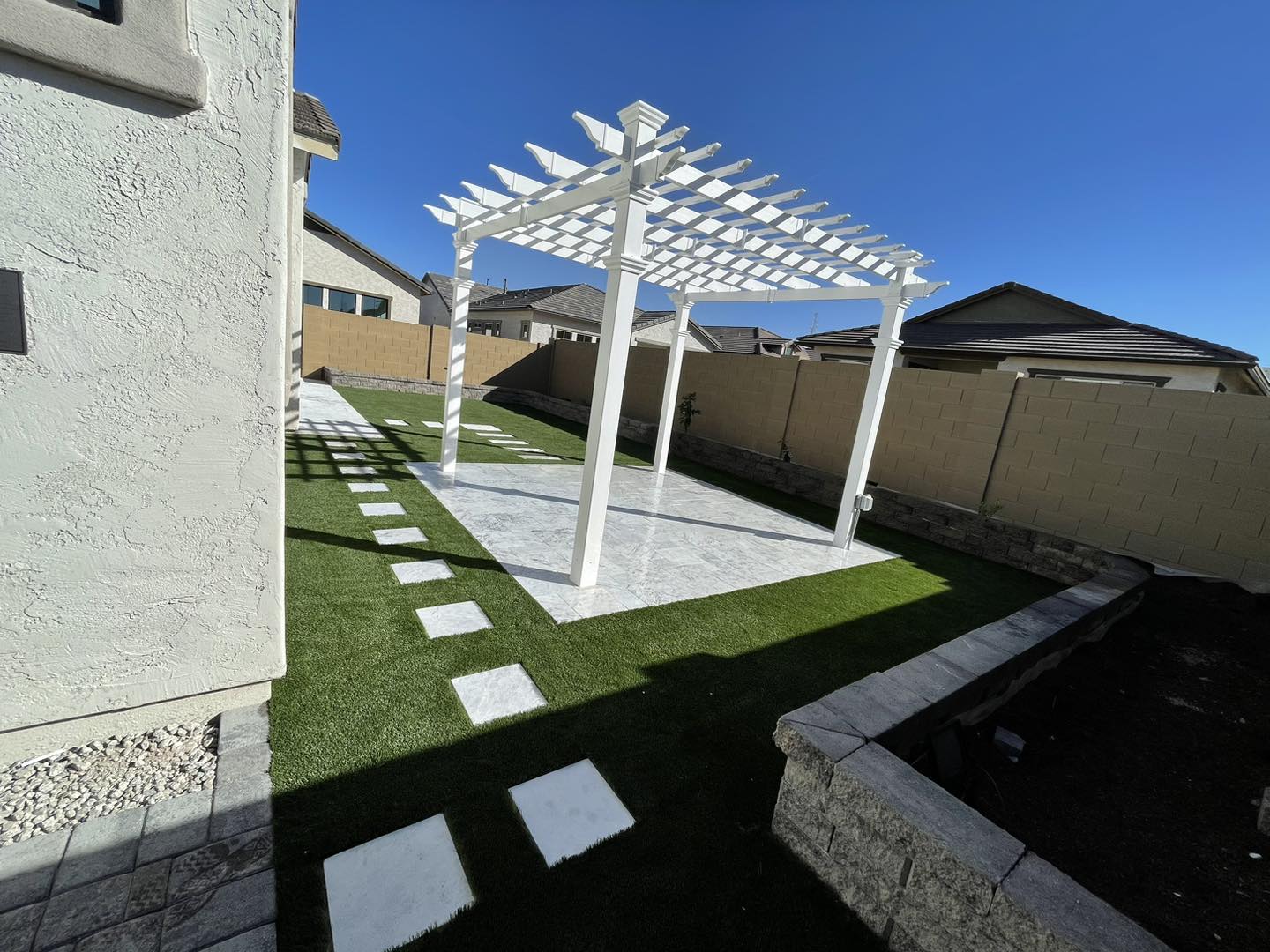 LOS DOS MUNDOS LLC Image