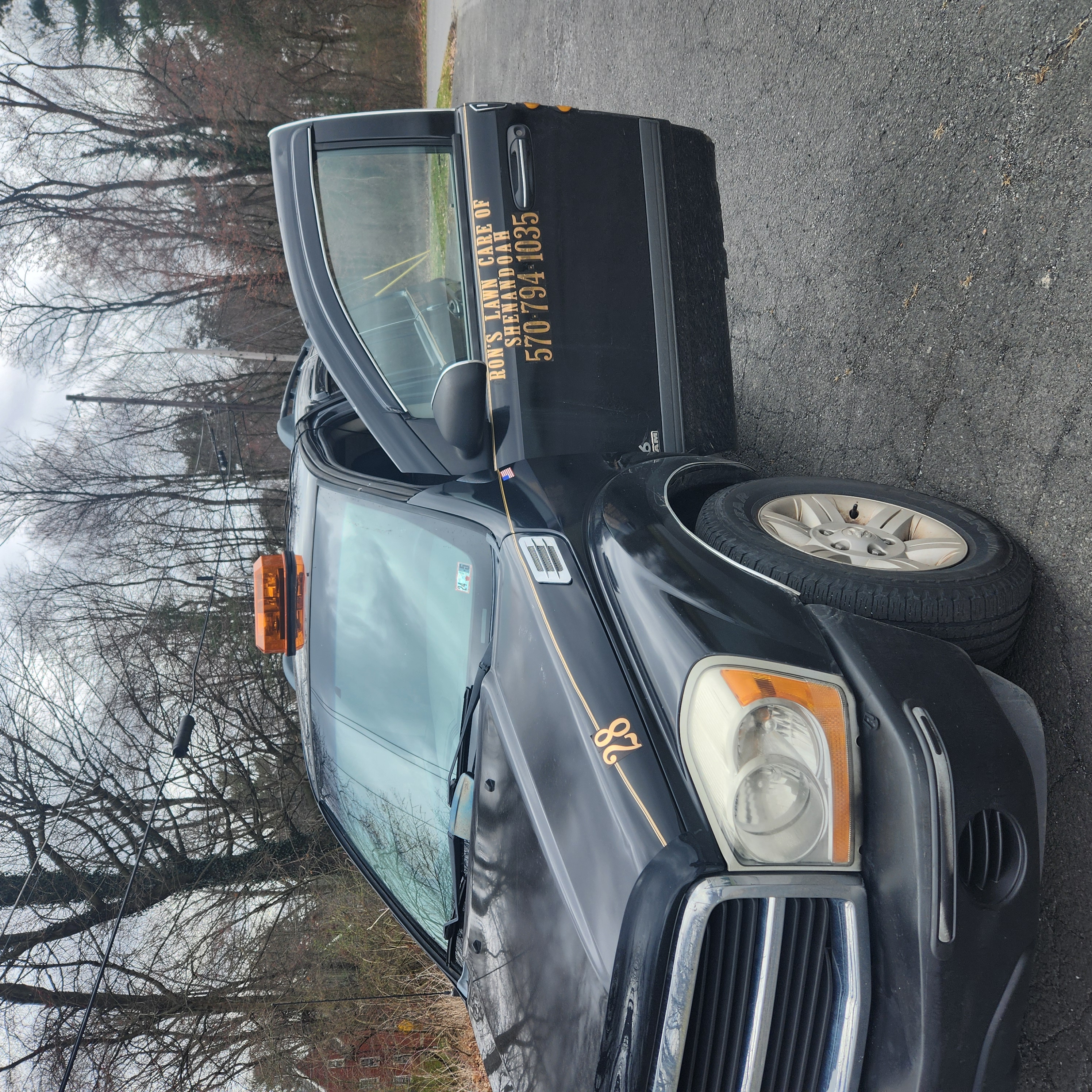 Ron&apos;s Lawn Care of Shenandoah Logo