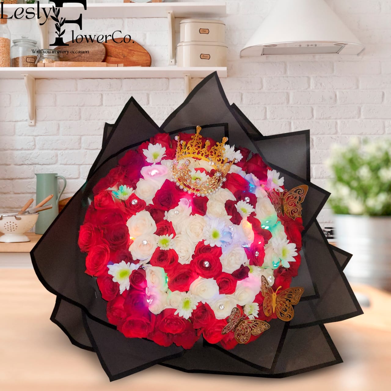 Lesly Flowers Gurnee Logo