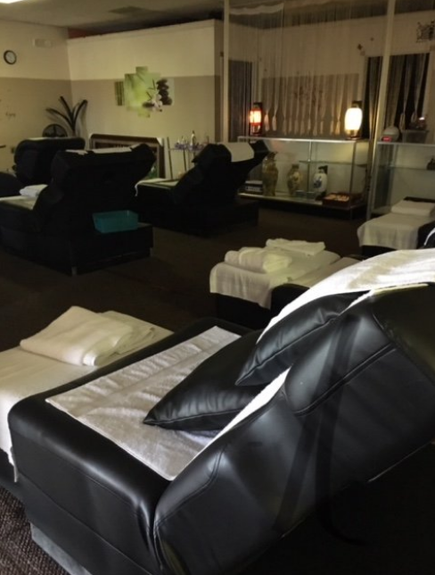 Lam Lua Massage &amp; Foot Spa Logo