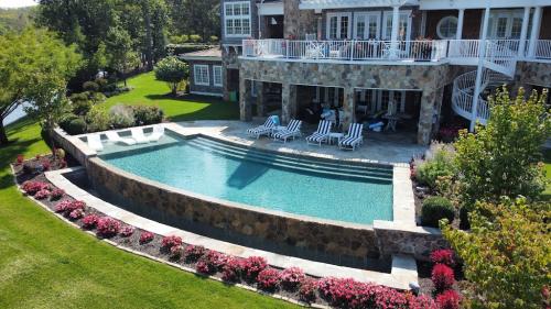 PureBlue Luxury Pools and Outdoor Living Image