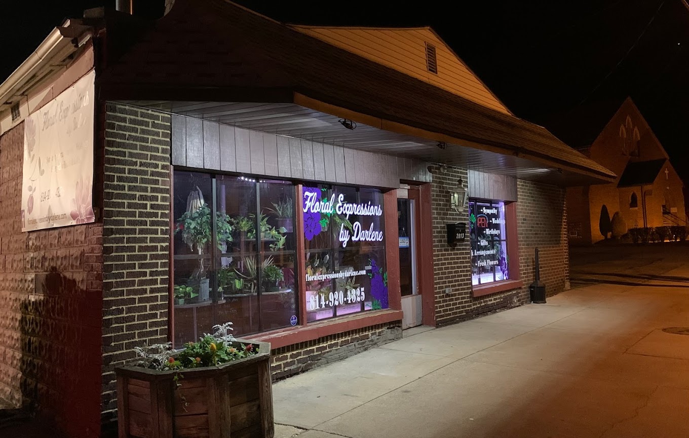 Floral Expressions By Darlene Image