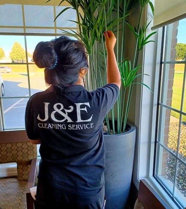 J&E Cleaning Service Image