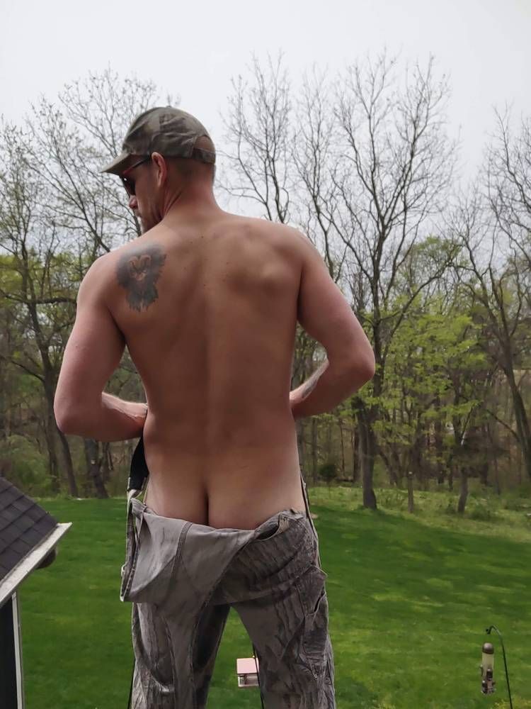 The naked handyman Image